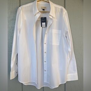 New women's crisp White 100% cotton long sleeve Button-down shirt. NWT size M